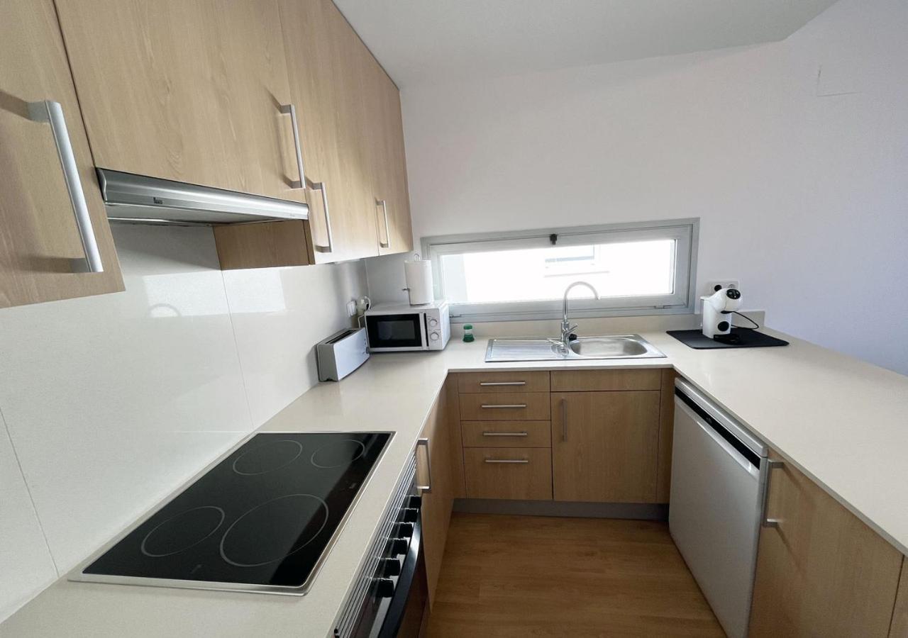 2-Bedroom Brand New Apartment Steps From The Beach Льянсса Экстерьер фото