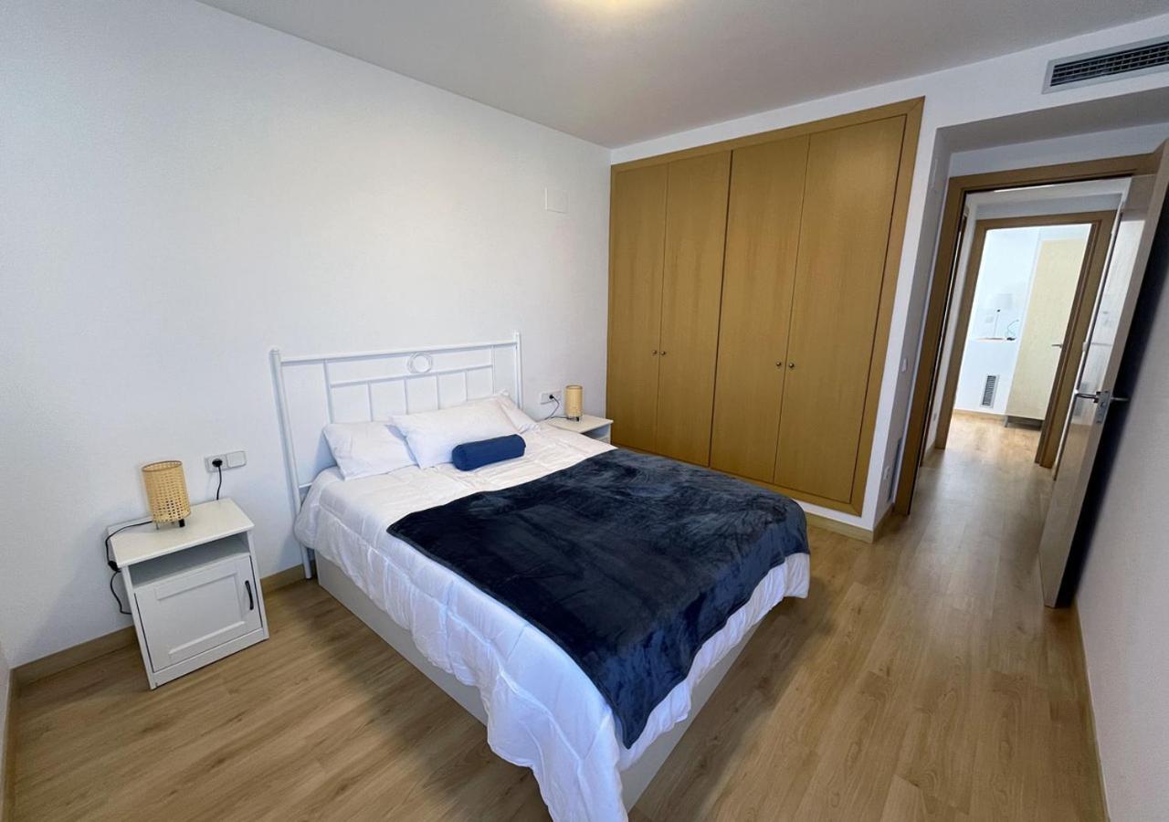 2-Bedroom Brand New Apartment Steps From The Beach Льянсса Экстерьер фото