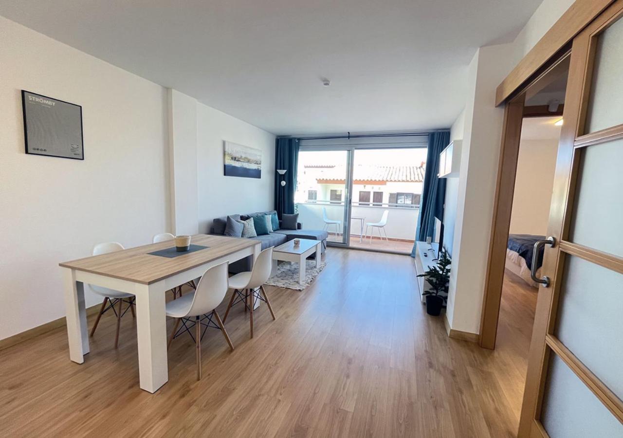 2-Bedroom Brand New Apartment Steps From The Beach Льянсса Экстерьер фото