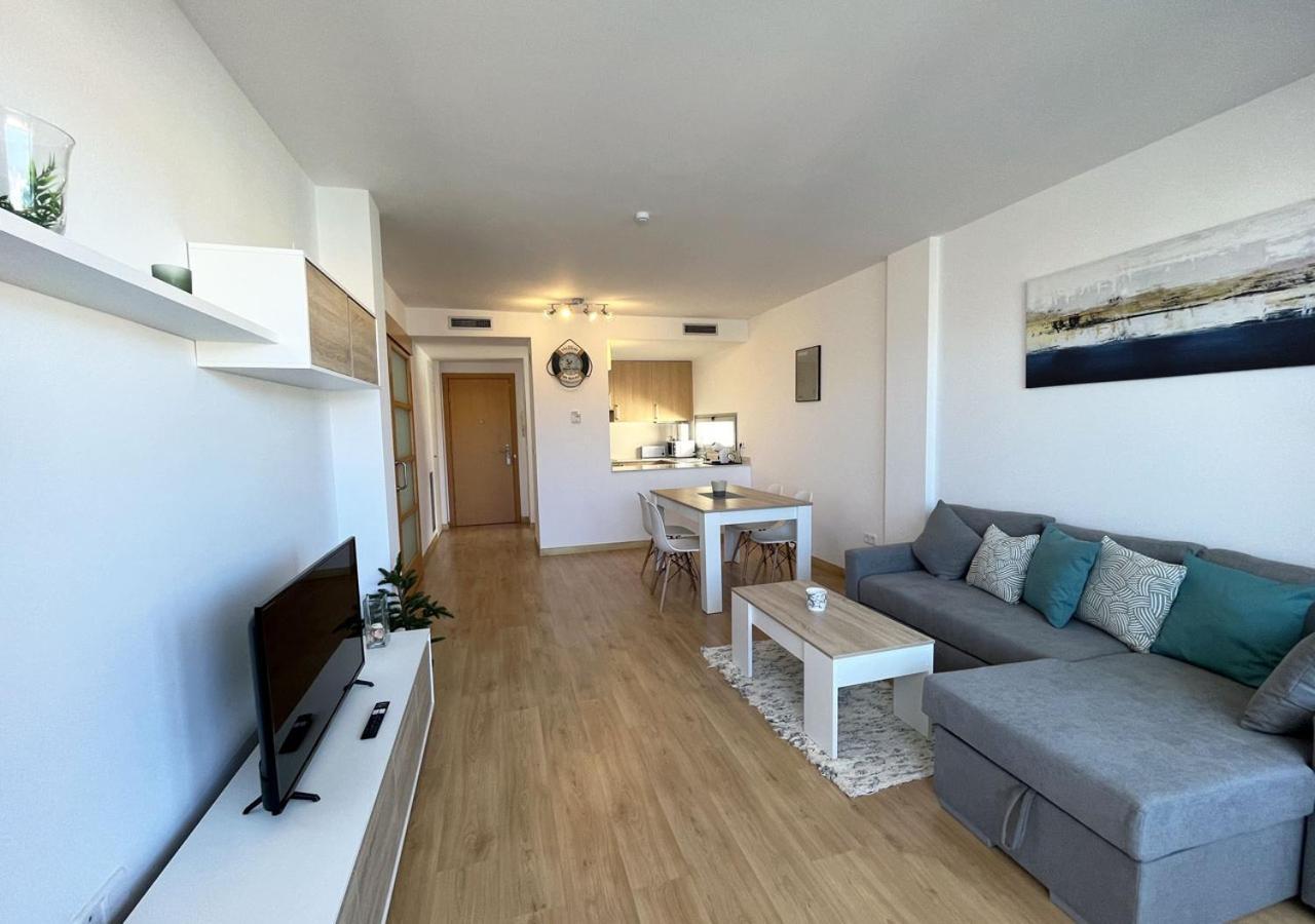 2-Bedroom Brand New Apartment Steps From The Beach Льянсса Экстерьер фото