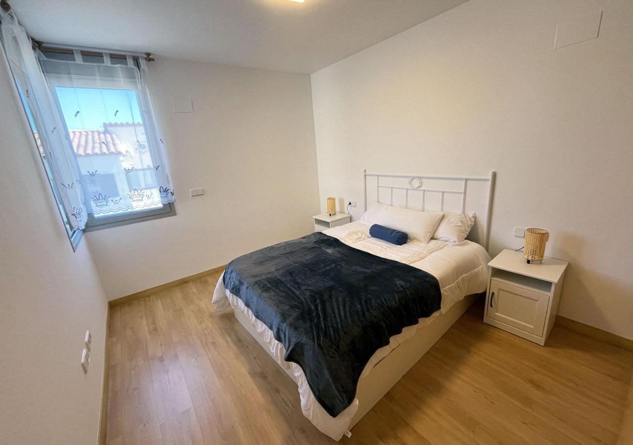 2-Bedroom Brand New Apartment Steps From The Beach Льянсса Экстерьер фото