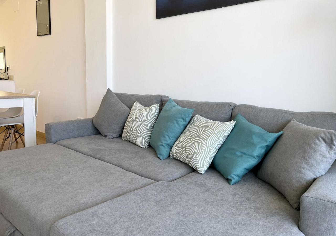2-Bedroom Brand New Apartment Steps From The Beach Льянсса Экстерьер фото