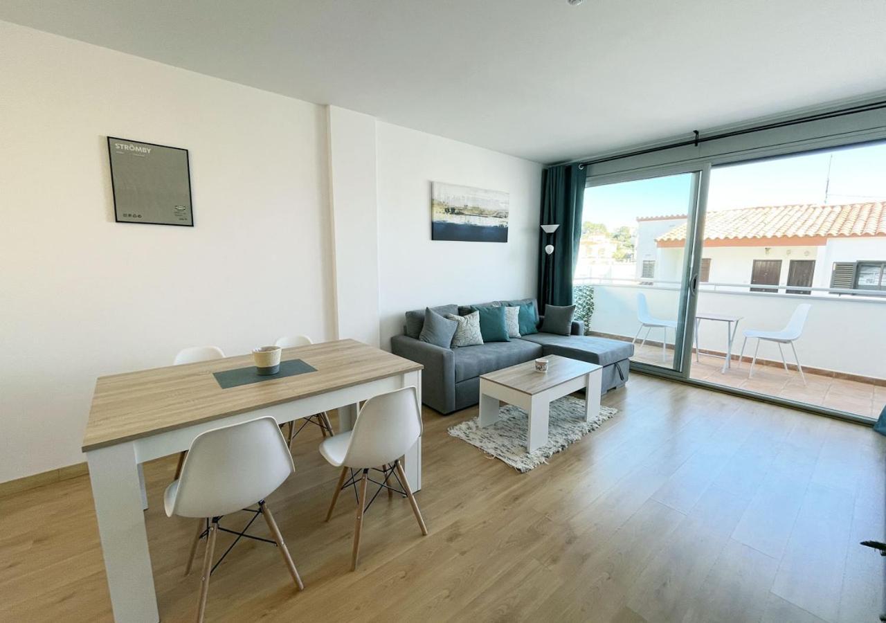 2-Bedroom Brand New Apartment Steps From The Beach Льянсса Экстерьер фото