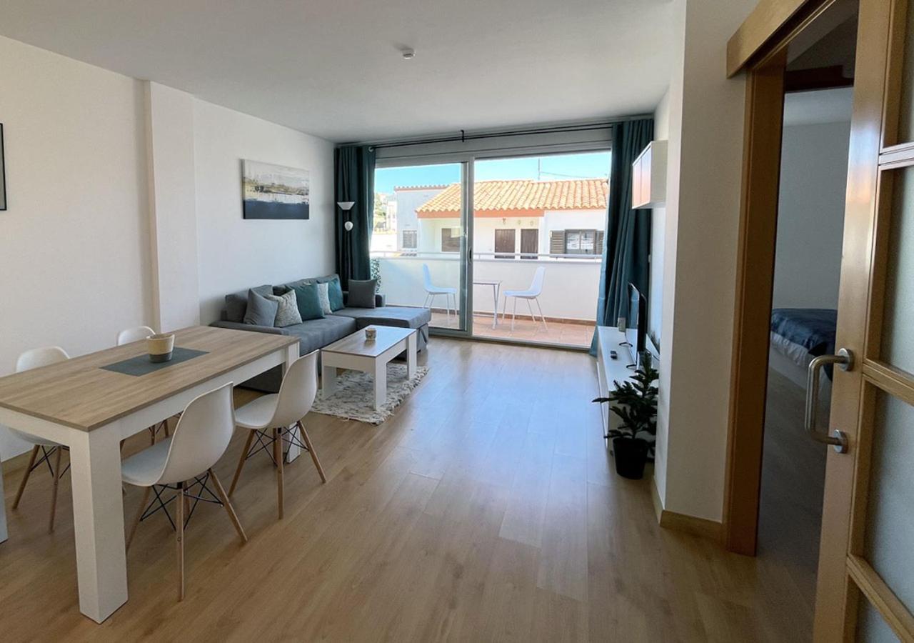 2-Bedroom Brand New Apartment Steps From The Beach Льянсса Экстерьер фото