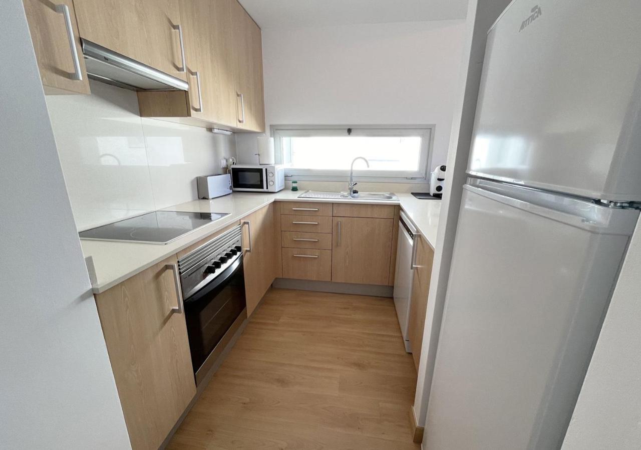 2-Bedroom Brand New Apartment Steps From The Beach Льянсса Экстерьер фото