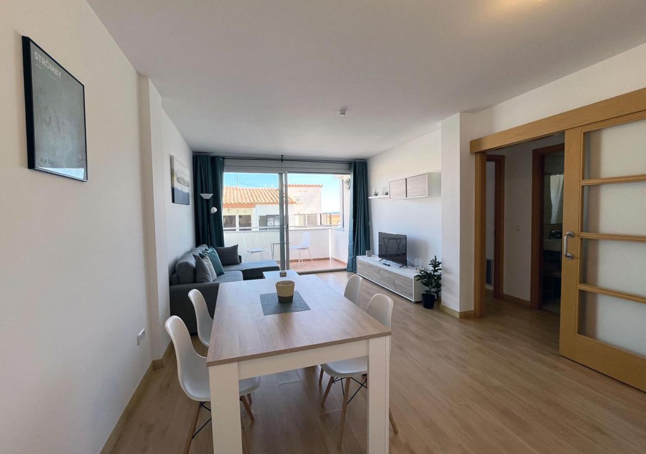 2-Bedroom Brand New Apartment Steps From The Beach Льянсса Экстерьер фото